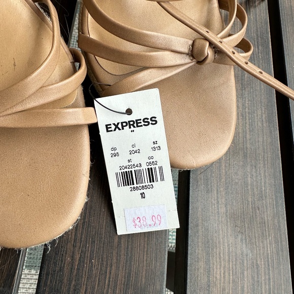 Express Heels - Picture 3 of 4